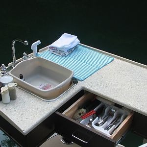 Table/sink mounted on legs