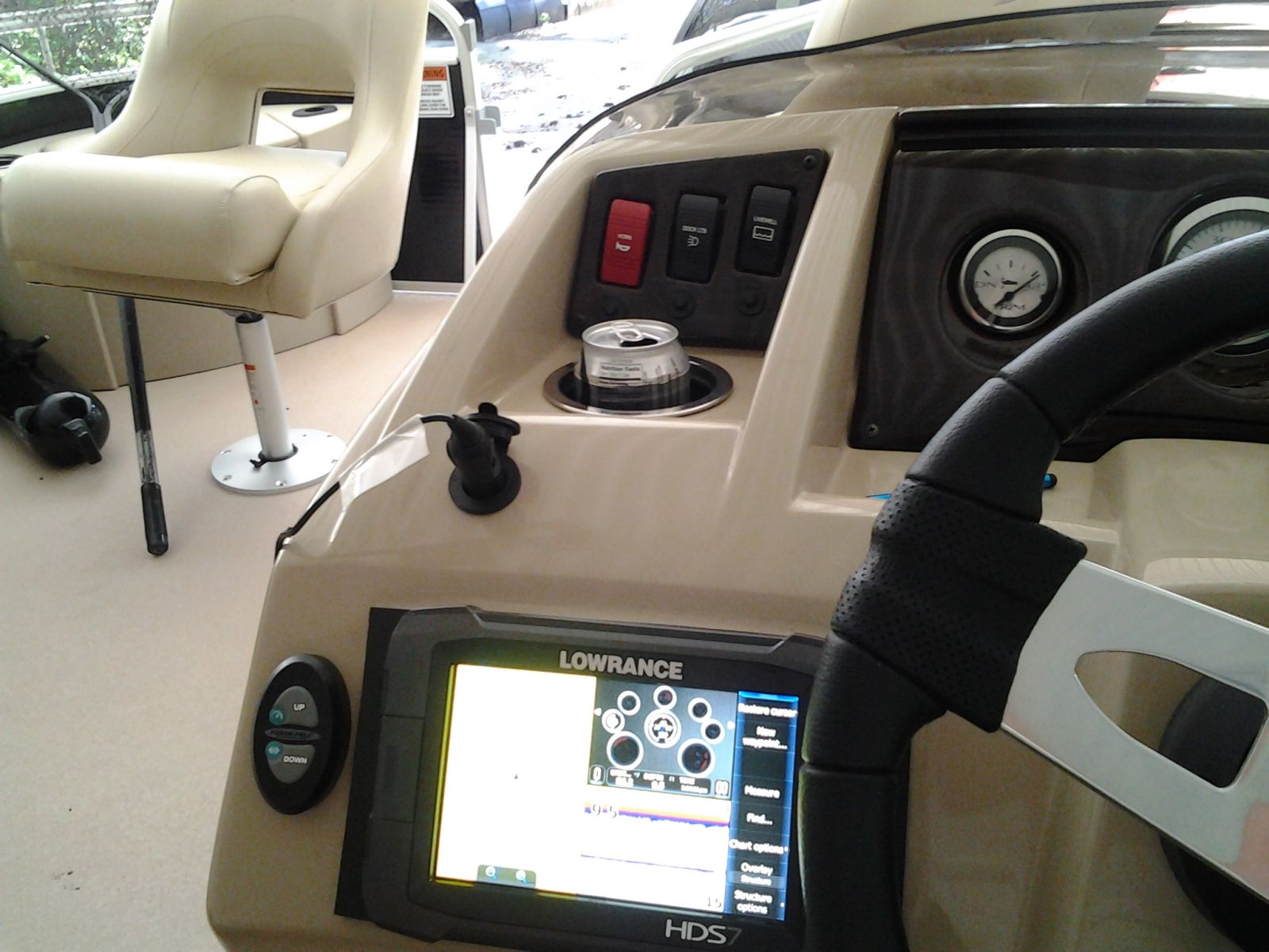 Mounted Lowrance HDS 7 Touchscreen in the dash