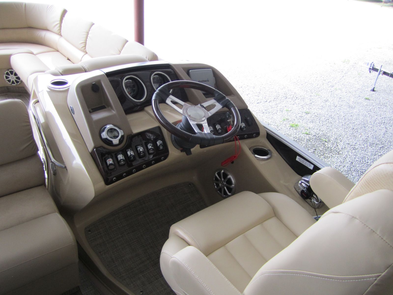 Pilot Seat And Console