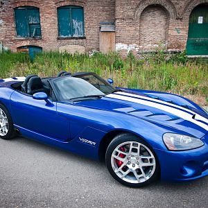 Viper SRT10 - Old Building 2