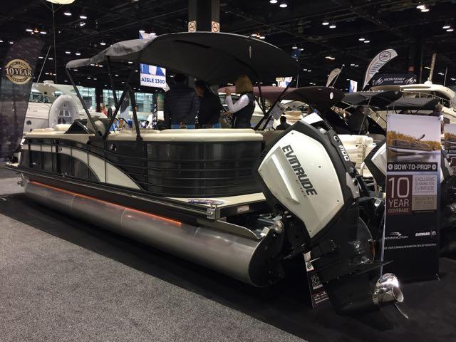 Bennington Chicago Boat Show  - 2.jpg