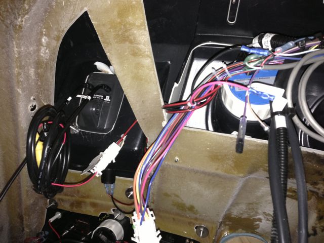 Bennington Garmin under dash