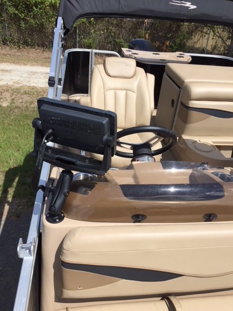 Lowrance Hook2 9" installed on 2018 22SFX