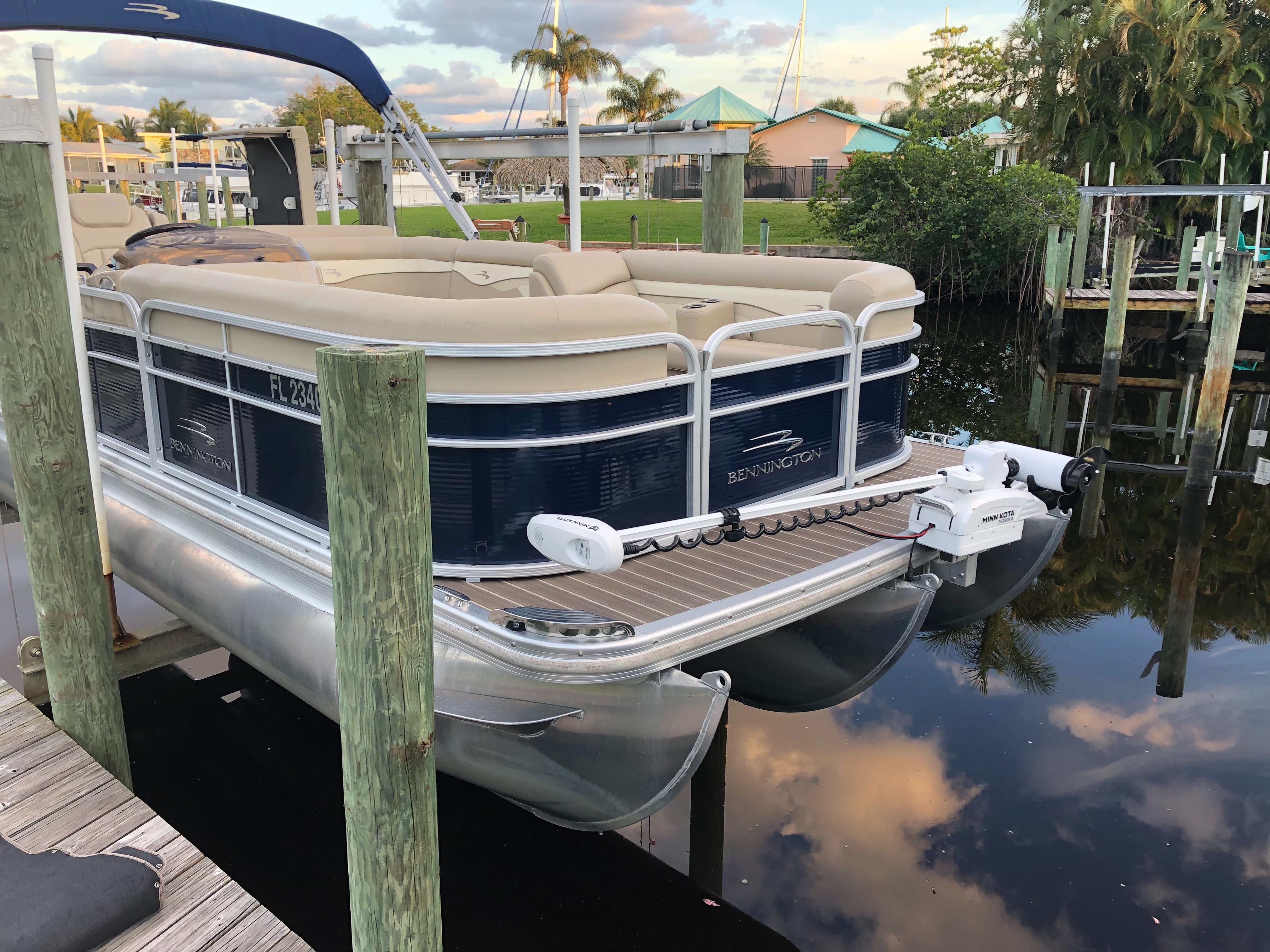 Trolling motors for pontoon boats