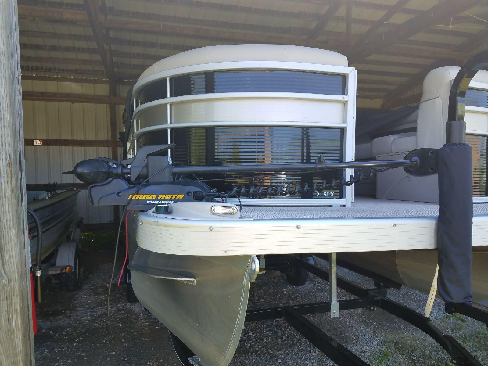 Pontoon Bow Mount Minnkota Troller..tritoon mounting? - Pontoon Boat & Deck  Boat Forum