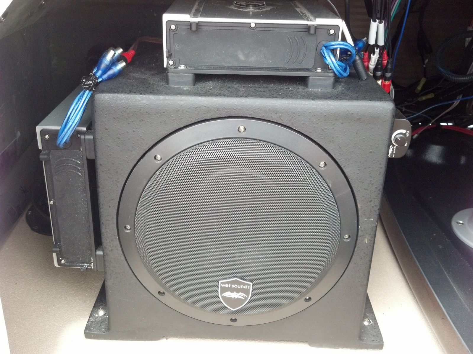 Wet Sounds AS-10 and two HT4 amps, with sub level control